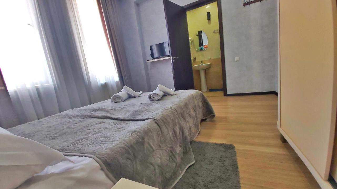 Gamarjoba Hotel Tbilisi Exterior photo