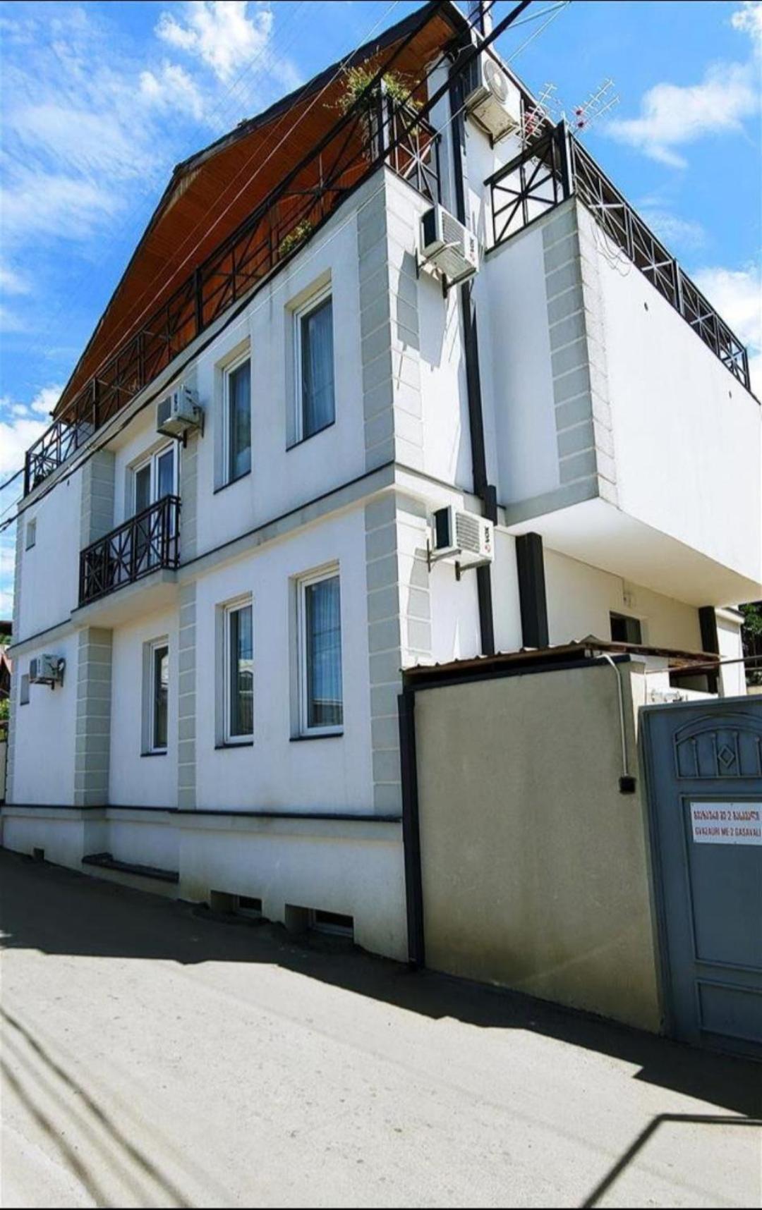 Gamarjoba Hotel Tbilisi Exterior photo